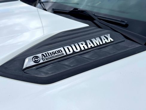 Used 2022 Chevrolet Silverado 2500 LTZ w/ LTZ Plus Package image 3