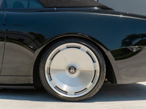 Used 2019 Rolls-Royce Dawn RWD image 25