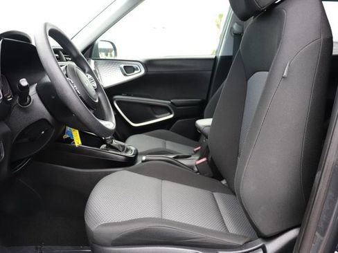 Used 2025 Kia Soul LX w/ LX Technology Package FWD image 11