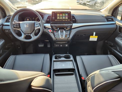 New 2026 Honda Odyssey Touring image 7
