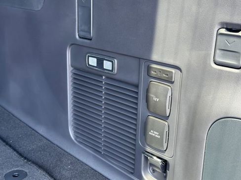 Used 2025 Ford Expedition Max Platinum w/ Stealth Appearance Package image 17