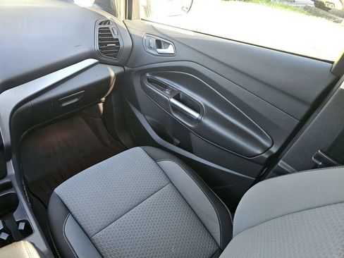 Used 2017 Ford Escape SE w/ Equipment Group 201A FWD image 16