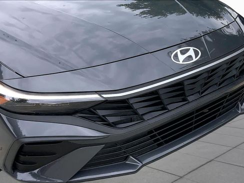 Used 2025 Hyundai Elantra Sport FWD image 32