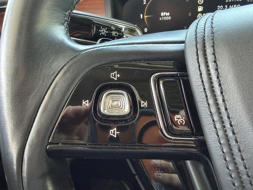 Used 2020 Lincoln Aviator Reserve w/ Equipment Group 202A AWD/4WD image 17