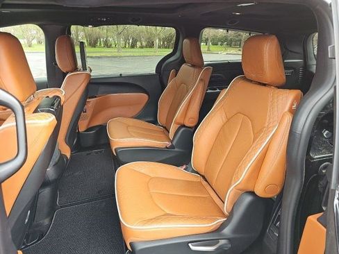 Used 2026 Chrysler Pacifica Pinnacle image 17