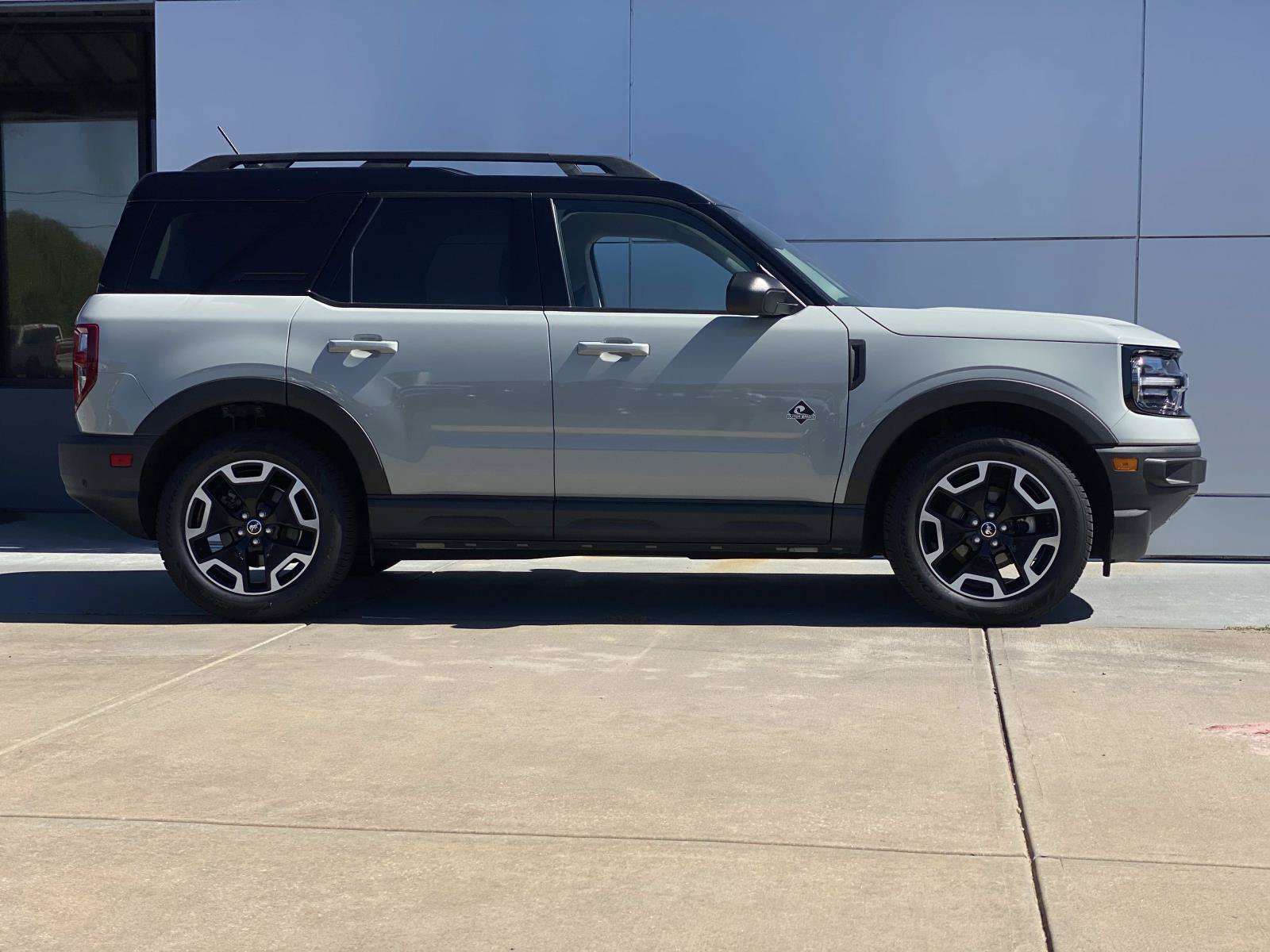 Used 2022 Ford Bronco Sport Outer Banks w/ Tech Package AWD/4WD image 3