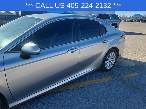 Used 2020 Toyota Camry LE image 3