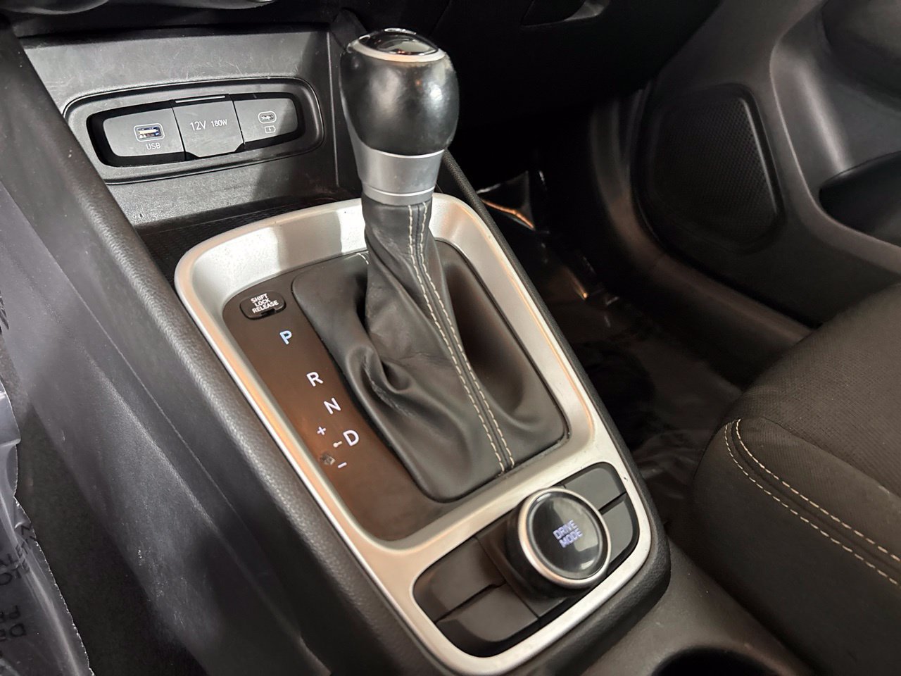 Used 2023 Hyundai Venue SEL FWD image 17