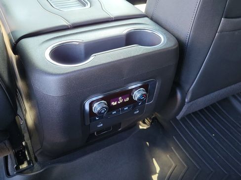 Used 2024 GMC Yukon AT4 AWD/4WD image 15