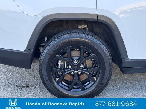 Used 2024 Jeep Grand Cherokee L Laredo image 40