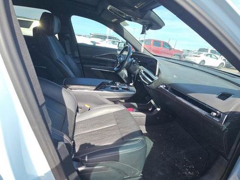 Used 2024 Cadillac Lyriq Sport image 5