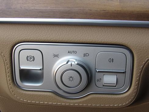 Used 2024 Mercedes-Benz GLE 450 4MATIC image 36