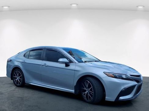 Used 2022 Toyota Camry SE FWD image 5