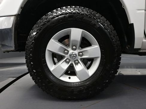Used 2017 RAM 1500 Classic SLT AWD/4WD image 16
