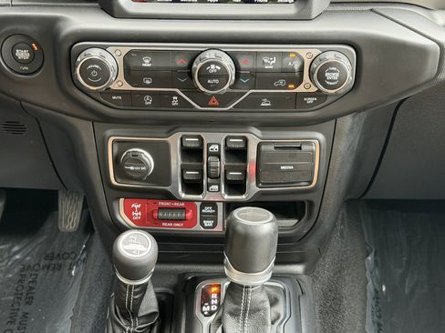 Used 2021 Jeep Gladiator Rubicon AWD/4WD image 19