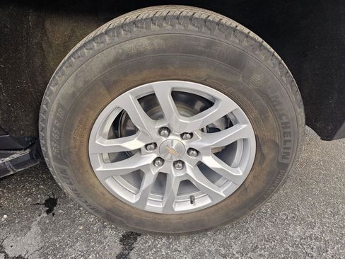 Used 2023 Chevrolet Suburban LT image 11