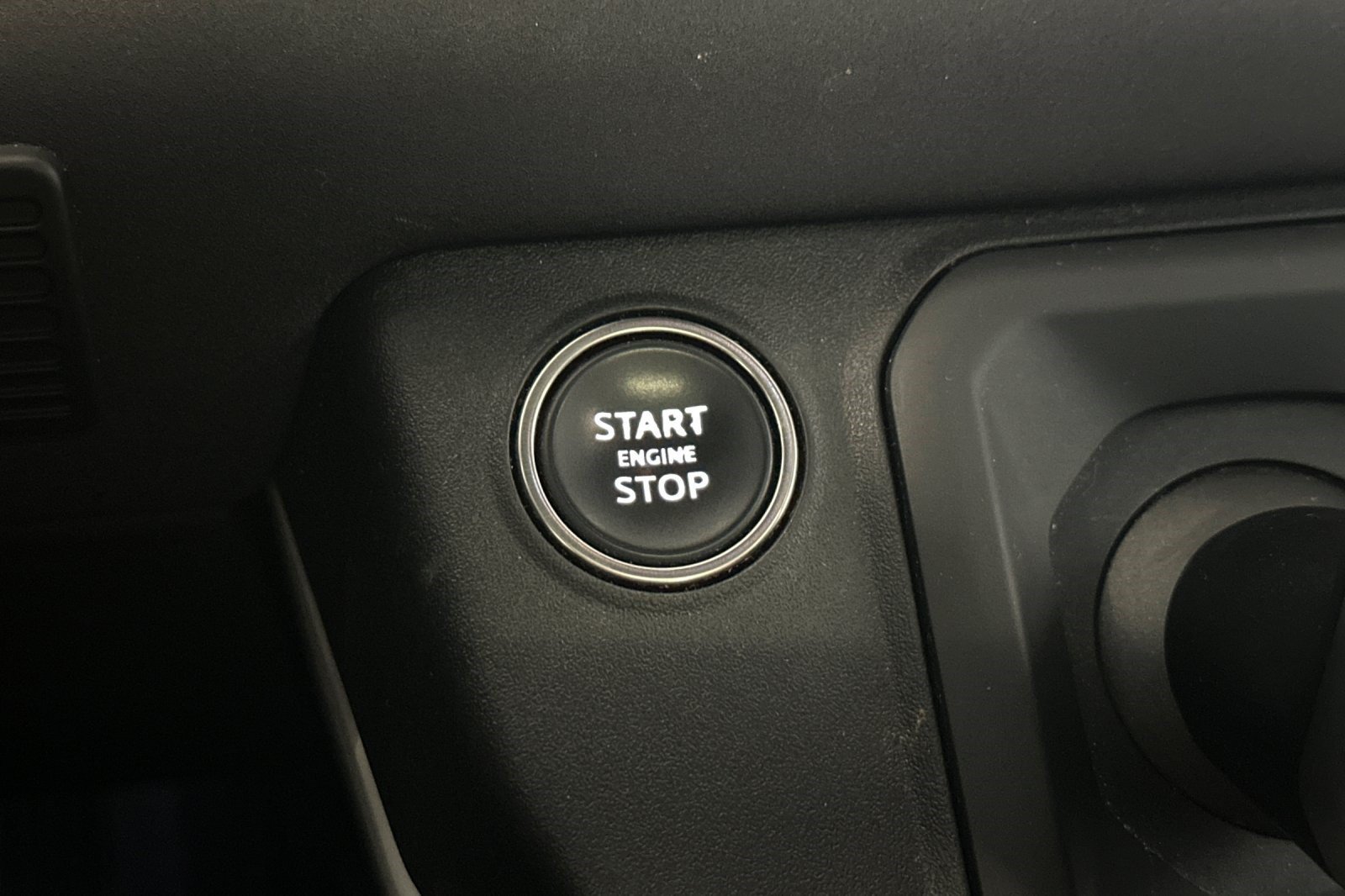 Used 2023 Land Rover Defender 90 X-Dynamic SE AWD/4WD image 16