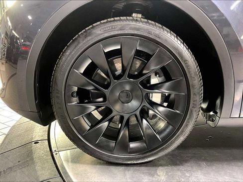 Used 2024 Tesla Model Y Long Range image 14