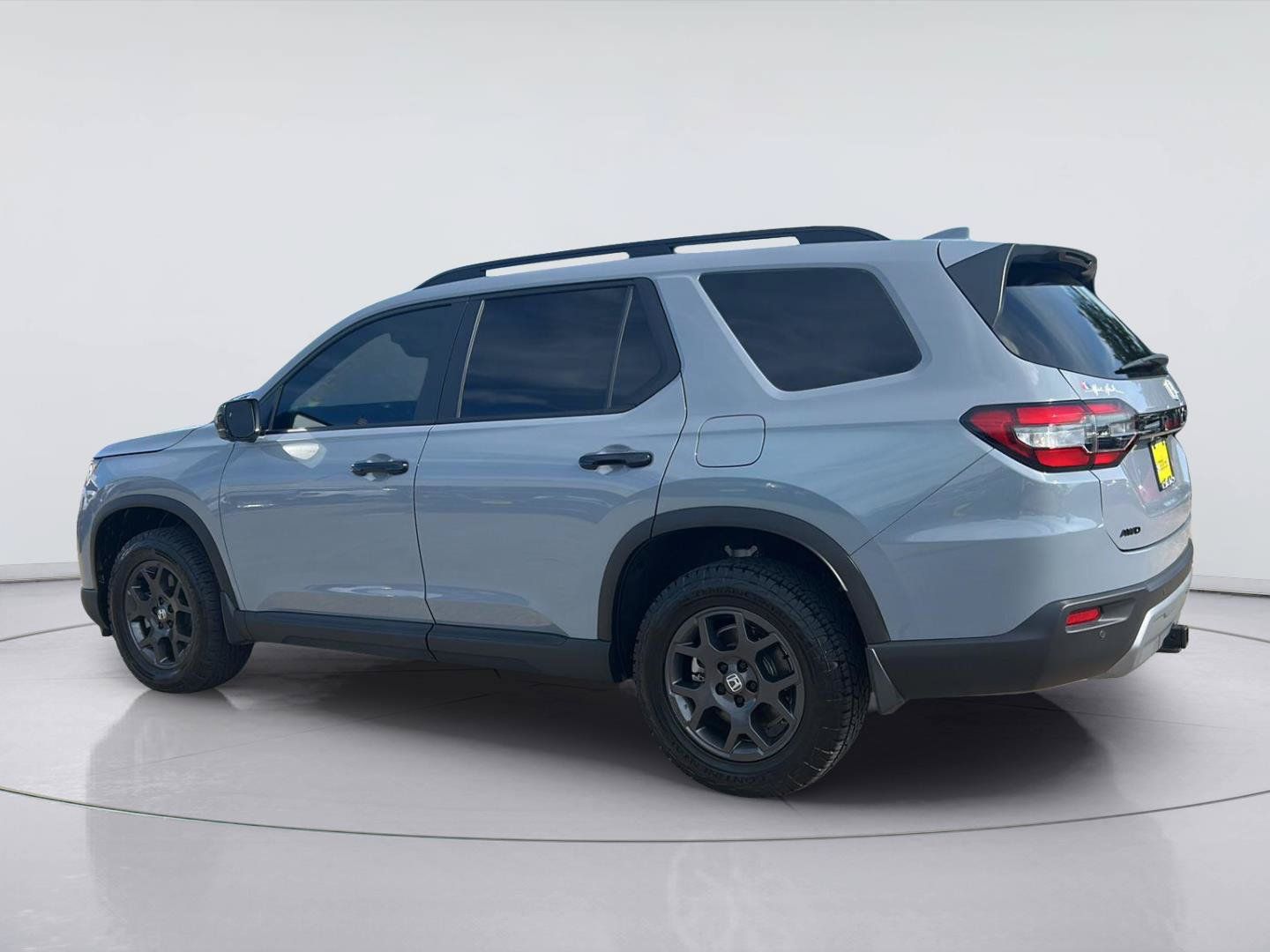 Used 2025 Honda Pilot TrailSport image 6