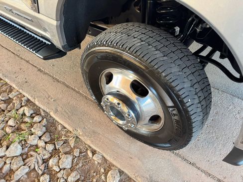 Used 2024 Ford F350 XLT w/ FX4 Off-Road Package image 29