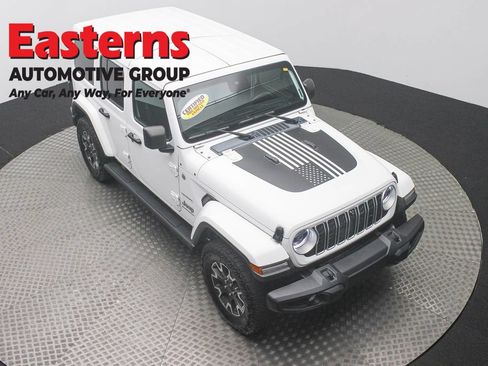 Used 2024 Jeep Wrangler Unlimited Sahara w/ Dual Top Group AWD/4WD image 3