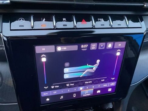 Used 2023 Jeep Grand Cherokee Laredo image 25