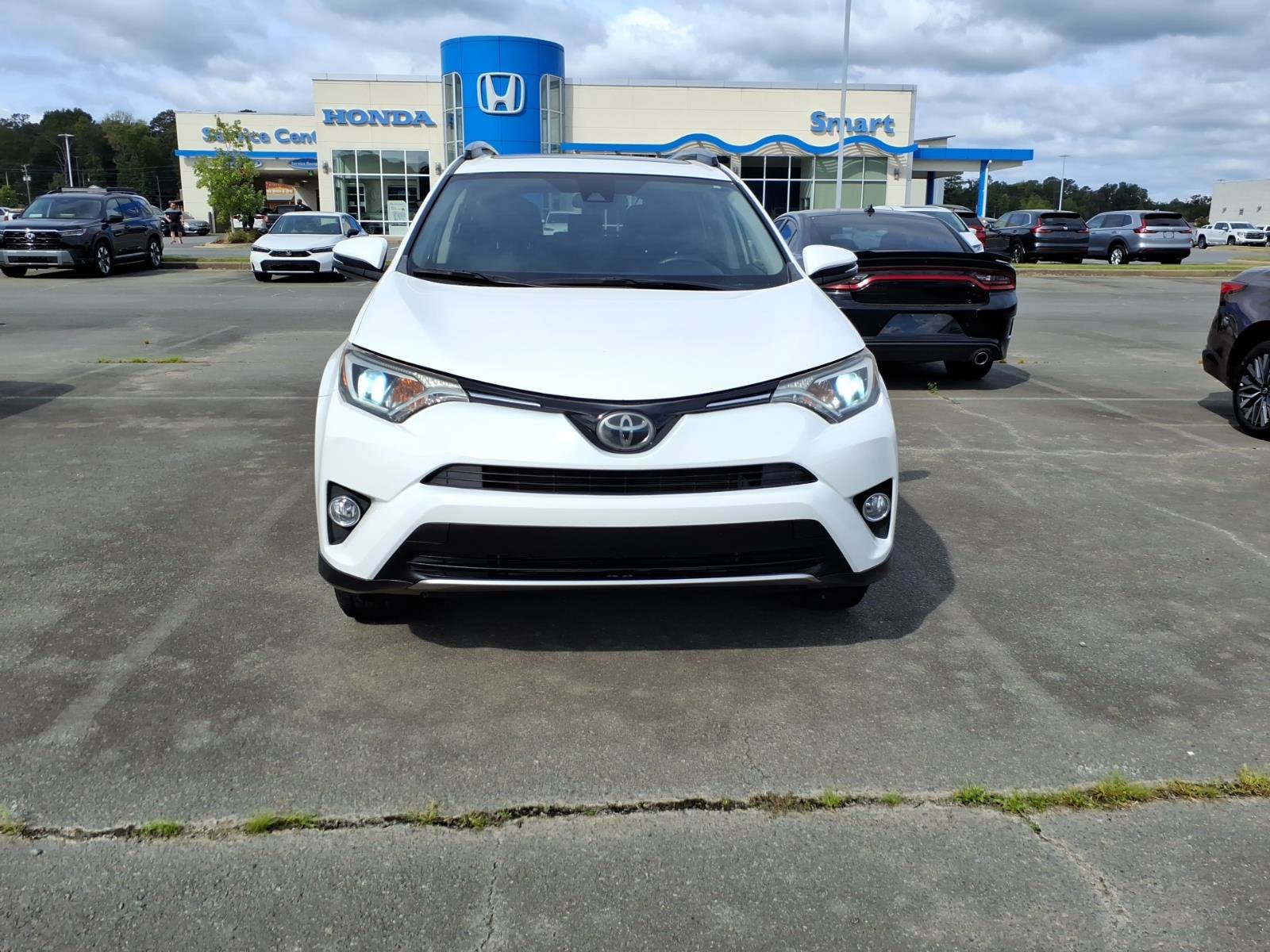 Used 2018 Toyota RAV4 XLE w/ Plus Extra Value Package FWD image 2