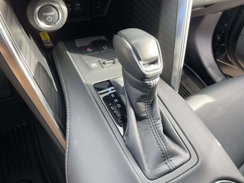 Used 2024 Toyota Venza Nightshade image 31