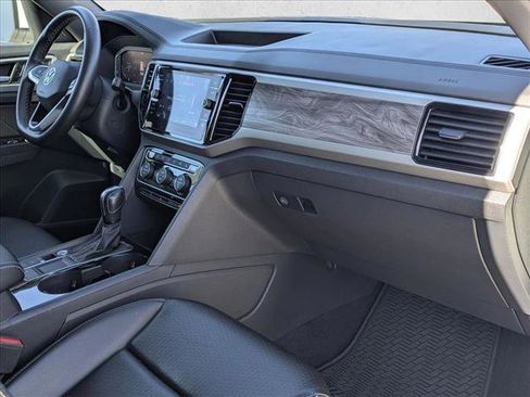 Used 2022 Volkswagen Atlas Cross Sport SE image 21