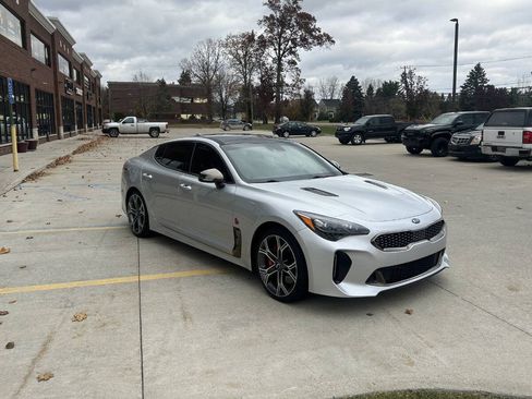 Used 2018 Kia Stinger GT2 image 4