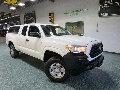 Used 2020 Toyota Tacoma SR image 15