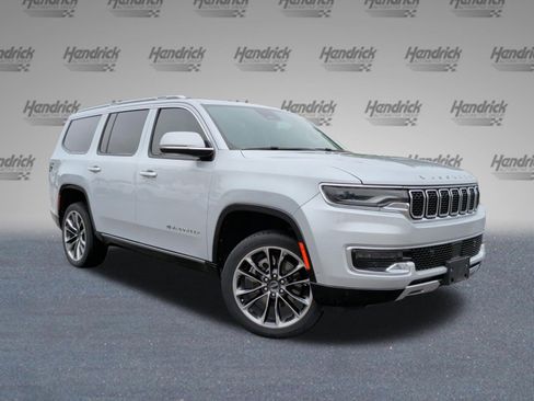 Used 2022 Jeep Wagoneer Series III w/ Premium Group I AWD/4WD image 2