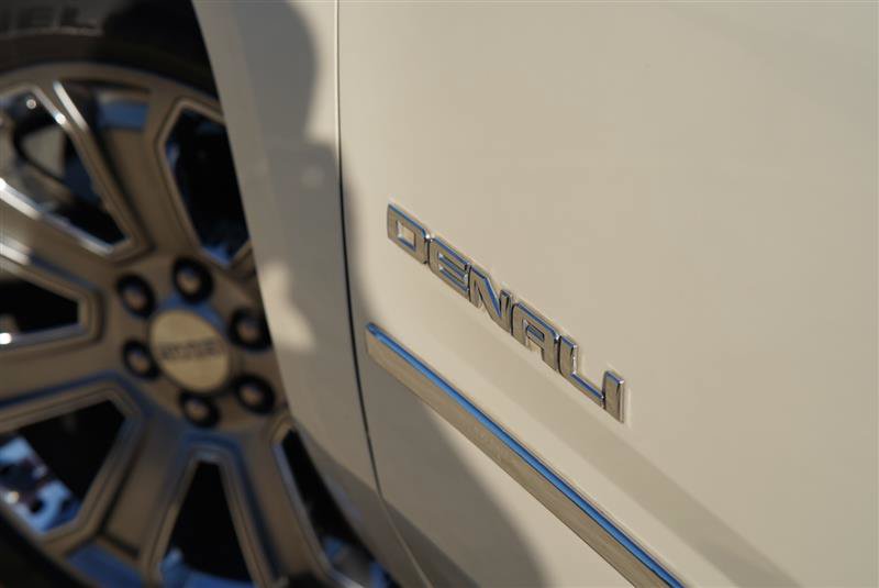 Used 2015 GMC Yukon Denali w/ Premium Package AWD/4WD image 20