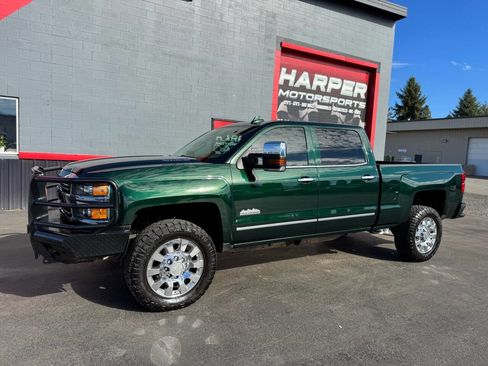 Used 2015 Chevrolet Silverado 2500 High Country w/ Duramax Plus Package image 8