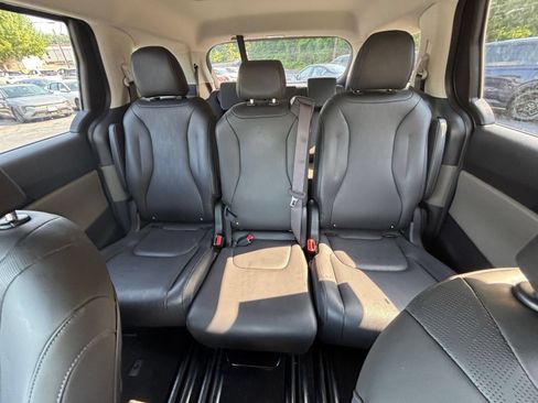 Used 2026 Kia Carnival FWD image 36