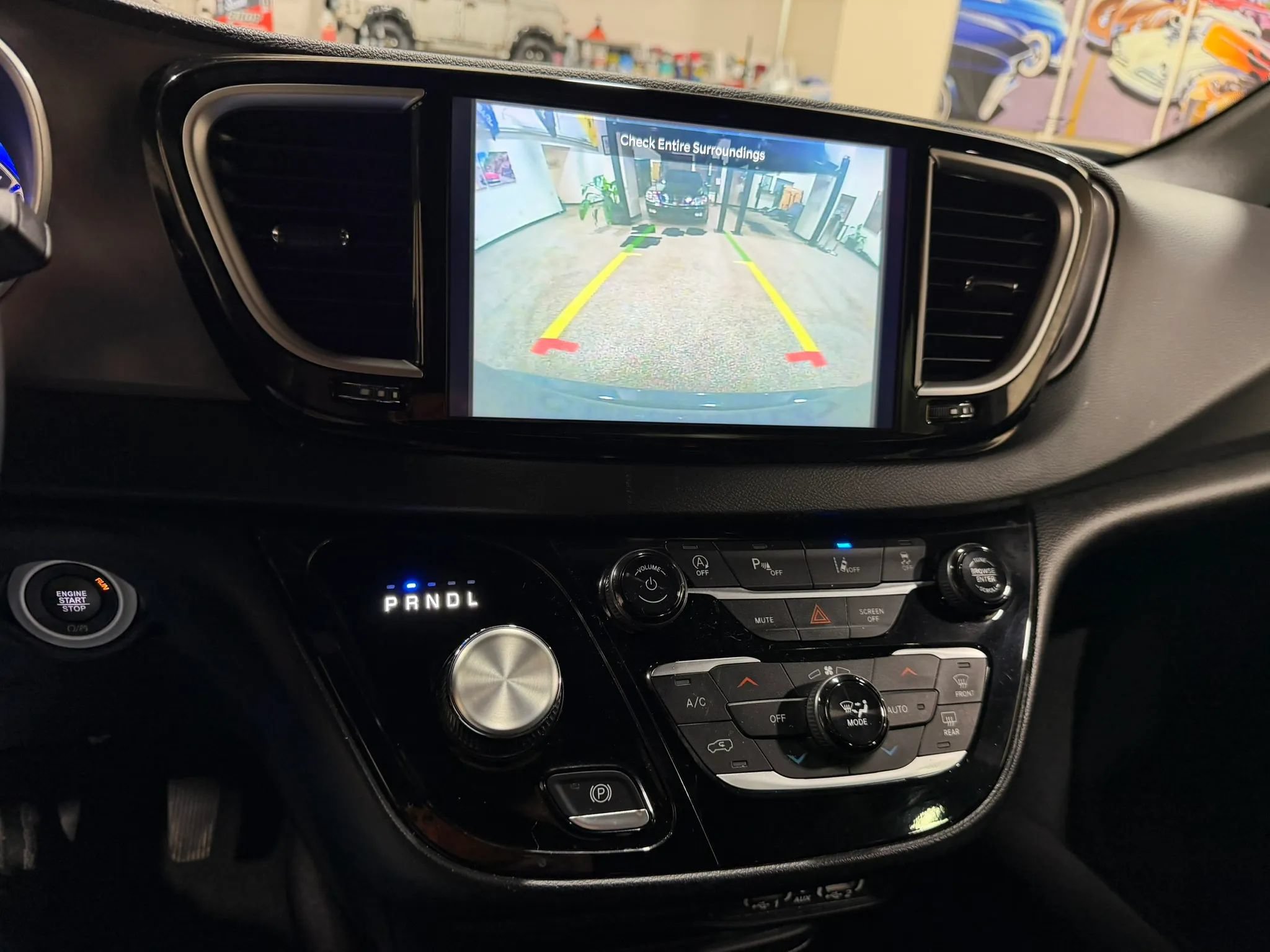 Used 2025 Chrysler Pacifica Select FWD image 45