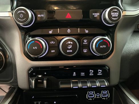 Used 2019 RAM 2500 Big Horn w/ Night Edition AWD/4WD image 26