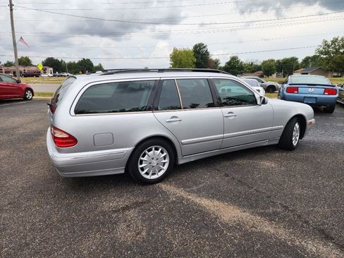 Used 2000 Mercedes-Benz E 320 4MATIC Wagon image 3