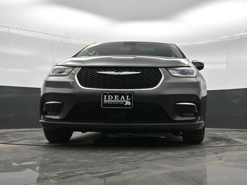 Used 2021 Chrysler Pacifica Limited w/ Uconnect Theater Family Group image 31