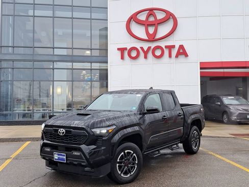 Used 2025 Toyota Tacoma TRD Sport AWD/4WD image 1