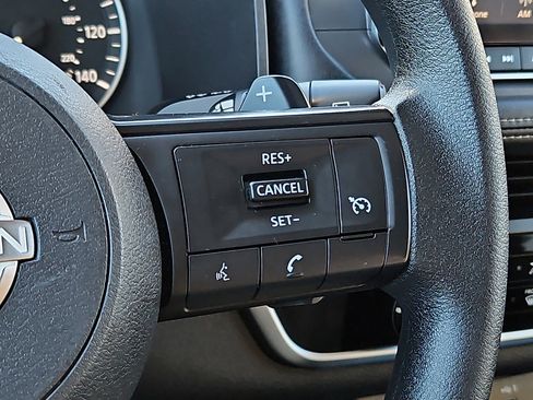 Used 2024 Nissan Rogue S image 21