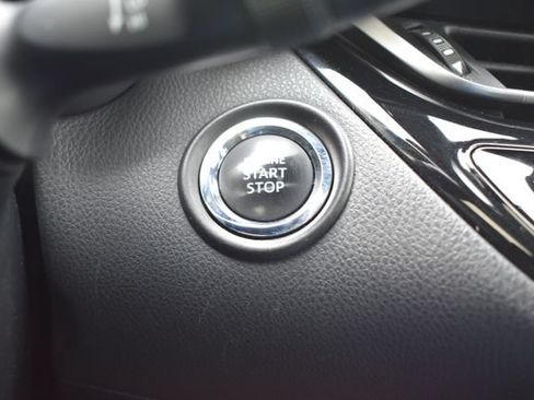 Used 2019 Toyota C-HR XLE FWD image 23