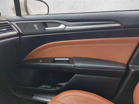 Used 2019 Ford Fusion Titanium image 21