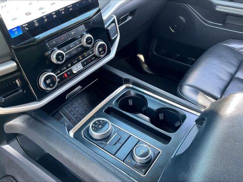 Used 2024 Ford Expedition Max XLT image 15