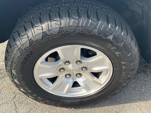 Used 2019 Chevrolet Silverado 1500 LT AWD/4WD image 43