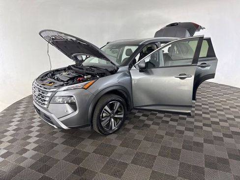 Used 2025 Nissan Rogue SL FWD image 10
