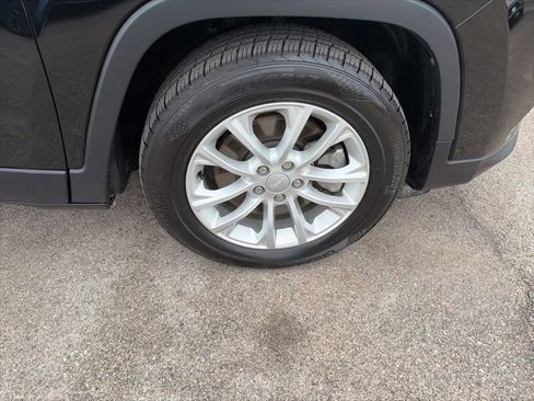 Used 2021 Jeep Cherokee Latitude image 28