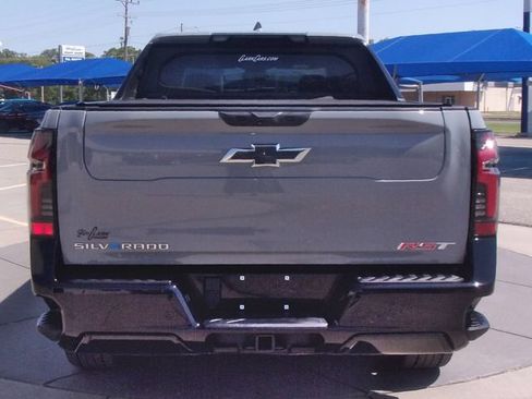 Used 2025 Chevrolet Silverado EV RST AWD/4WD image 15