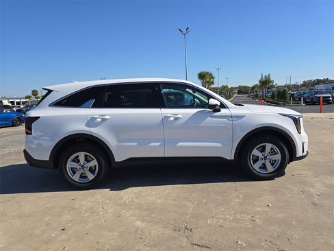 New 2026 Kia Sorento LX image 9