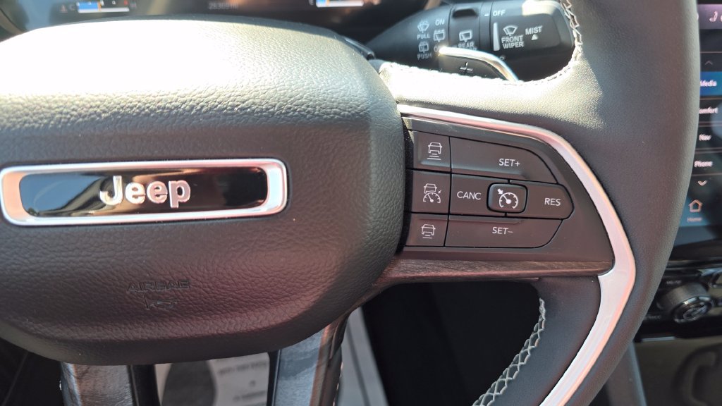 Used 2023 Jeep Grand Cherokee Limited AWD/4WD image 30